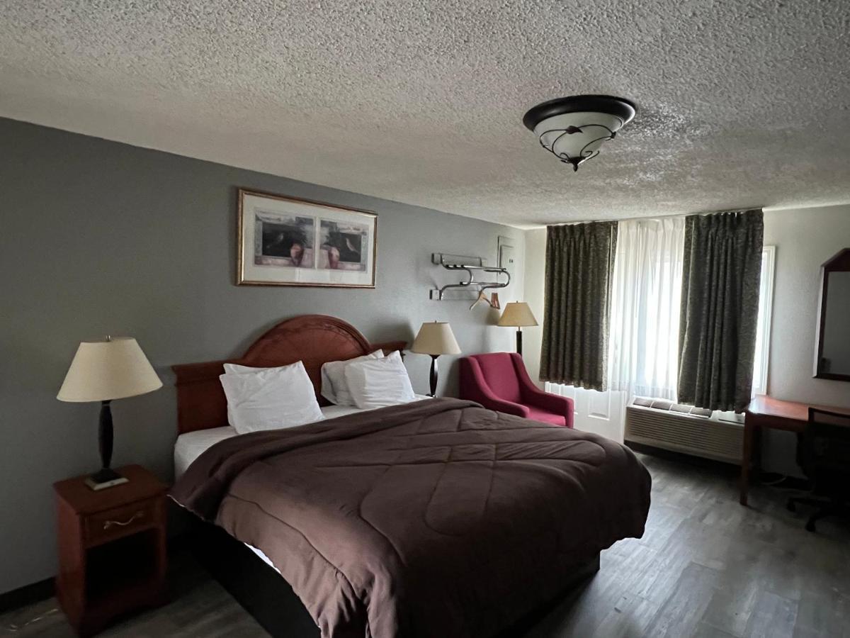 Ozark Inn & Suites Exteriör bild