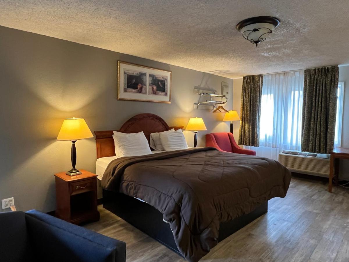 Ozark Inn & Suites Exteriör bild