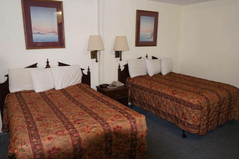 Ozark Inn & Suites Exteriör bild